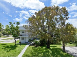 Building Photo - 906 Foresteria Dr