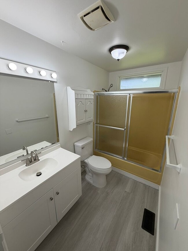 Building Photo - 2 Bedroom in Albany!