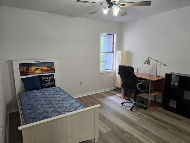 Building Photo - 1224 SW 16th Ave