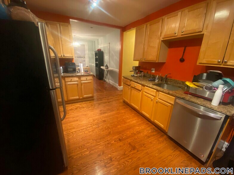 Building Photo - 19 Netherlands Rd