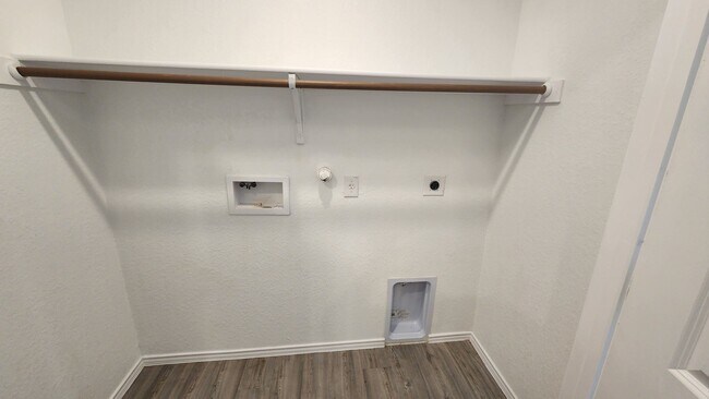 Building Photo - 2815 Charpak Dr