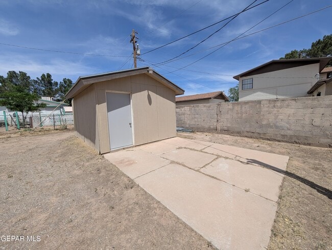 Building Photo - 10372 Manzana Rd