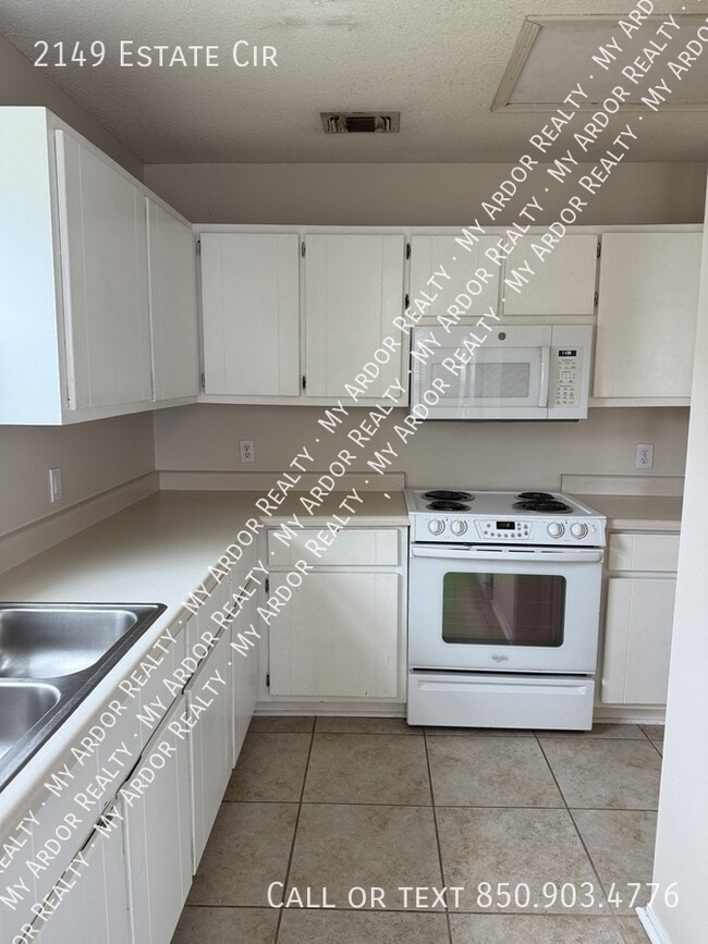 Building Photo - 2149 Estate Cir