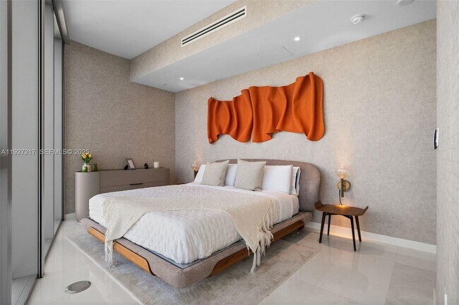 Building Photo - 300 Biscayne Blvd Way