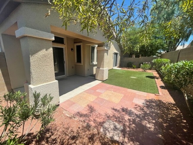 Building Photo - GREAT SINGLE STORY HOME IN GATED COMMUNITY...