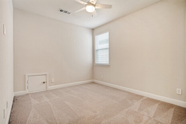 Building Photo - 10950 Downy Cup Dr
