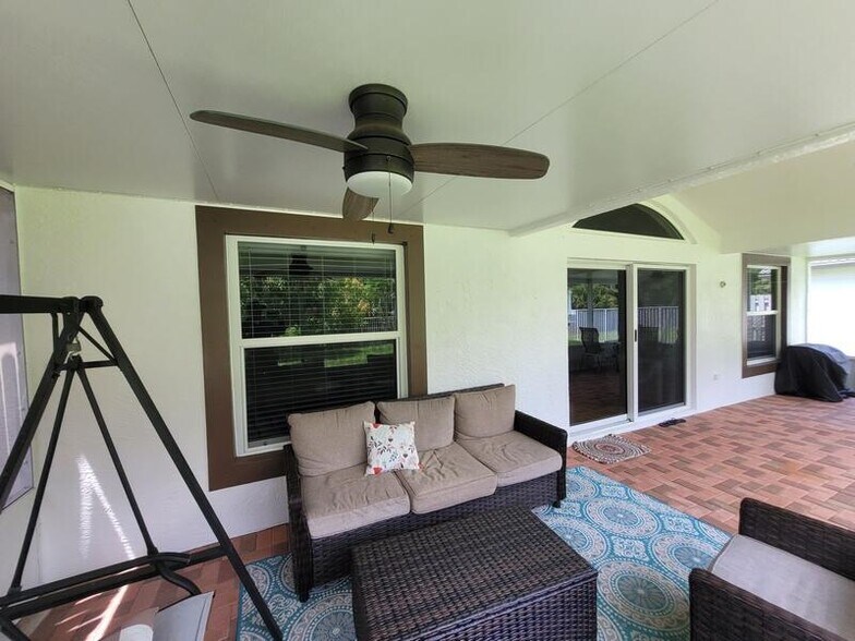 Building Photo - 10674 Oak Bend Way