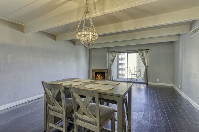 Building Photo - Luxurious 2 Bed, 2 Bath Condo with Stunning Views in Governor's Park!