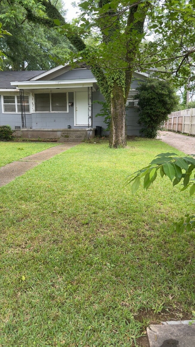 Building Photo - Affordable Duplex in Fondren!