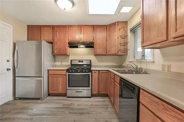 Building Photo - 2411 Somerset Dr