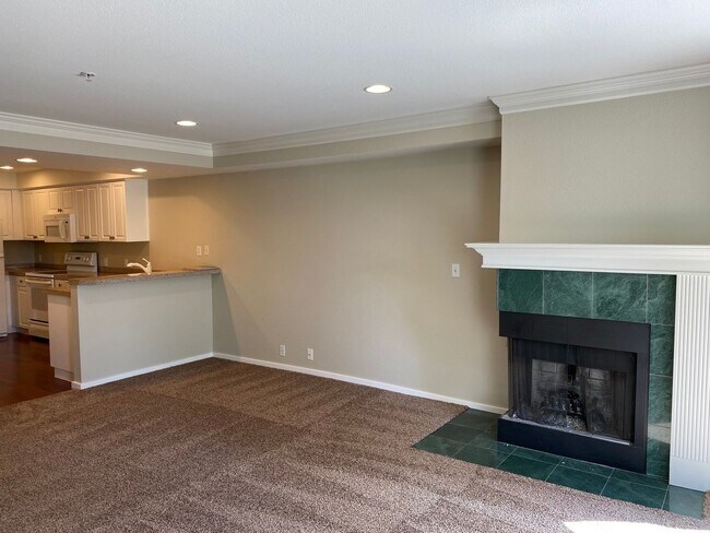 Building Photo - 2 Bed 3 Bath Condo at Galleria in the Hear...