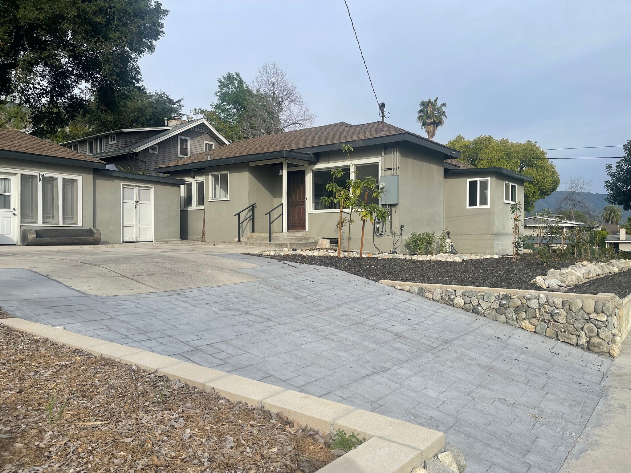 Large driveway for parking - 147 N Baldwin Ave