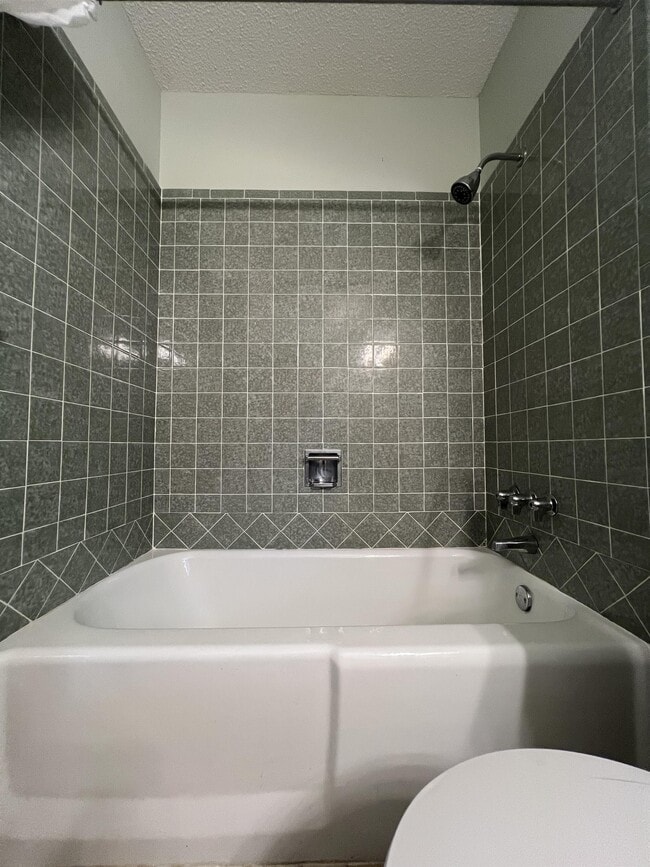 Building Photo - 1735 Donaldson Ave