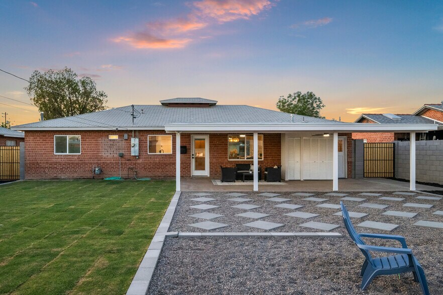 Backyard covered patio - 2225 E Monterosa St