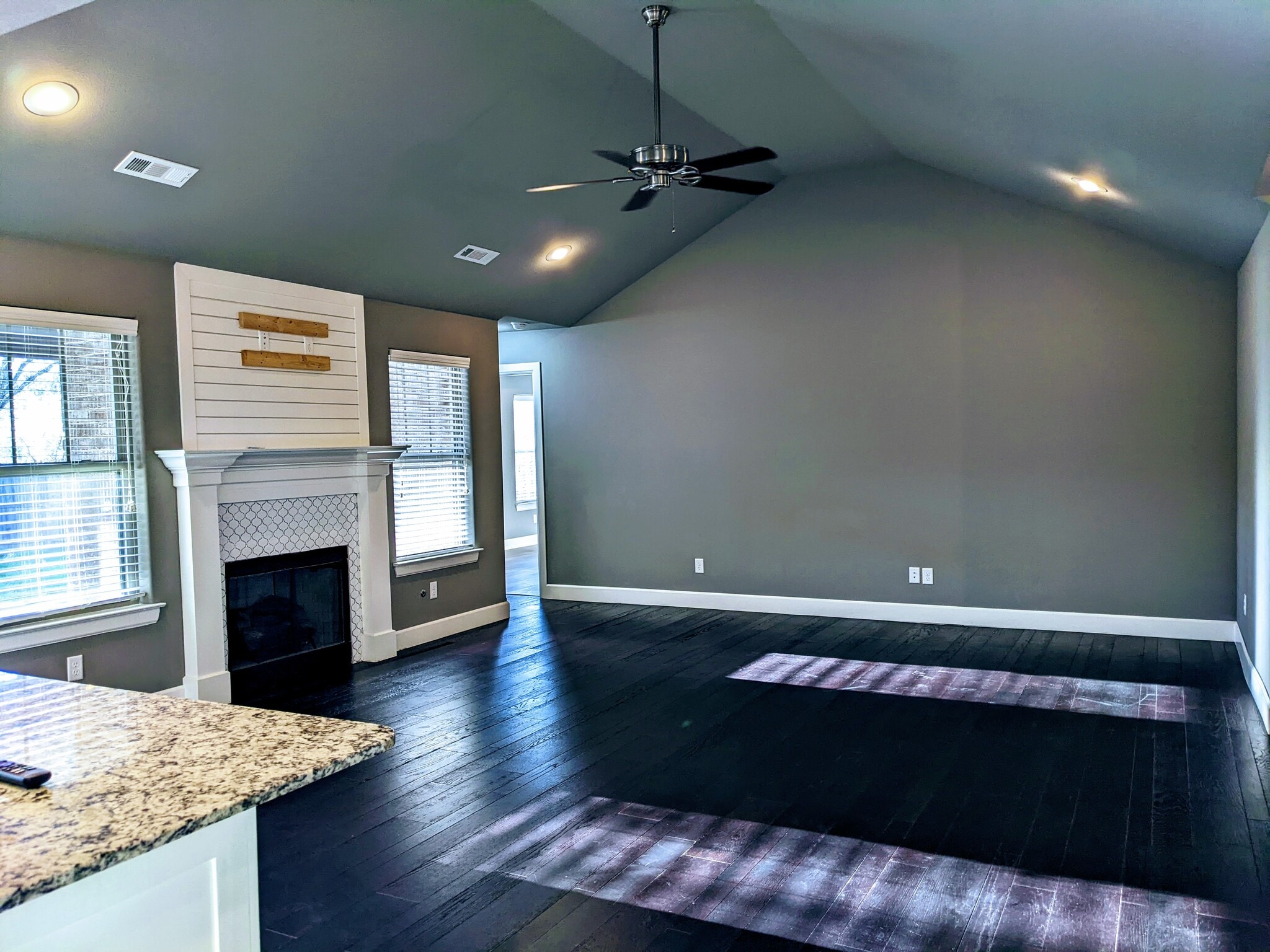 Building Photo - 700 Hawthorn Way