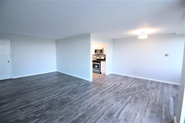 Building Photo - 10401 Grosvenor Pl