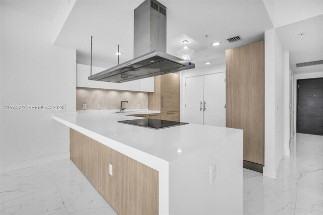 Building Photo - 17111 Biscayne Blvd