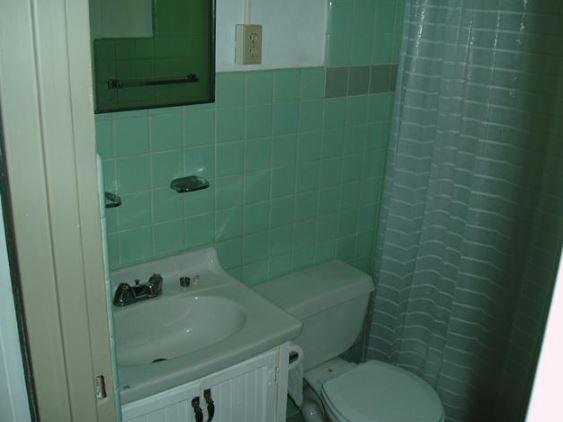 Building Photo - 825 Harris Ave