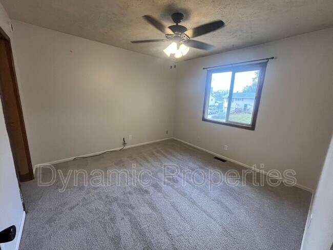 Building Photo - 7009 S 79th St