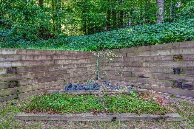 Building Photo - 4734 N Springs Rd NW