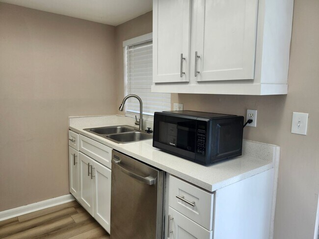 Building Photo - Duplex for Rent