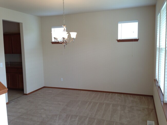 Building Photo - 202 Hawk Ave SW