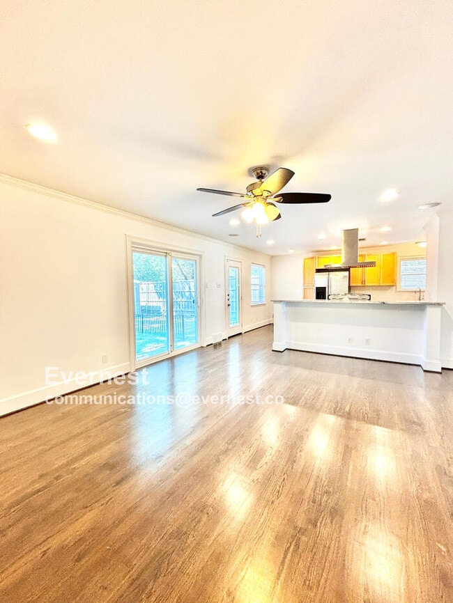 Building Photo - 6226 Saratoga Cir