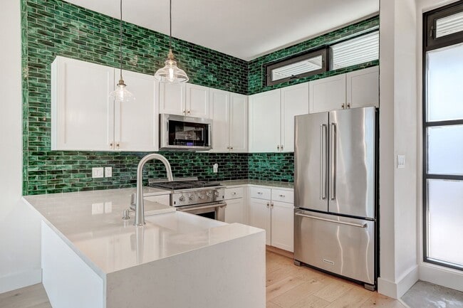 Building Photo - Gorgeous Contemporary 2/2 Condo in 78704