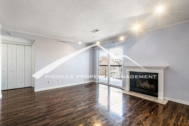 Building Photo - Cozy Condo with Balcony and Washer/Dryer