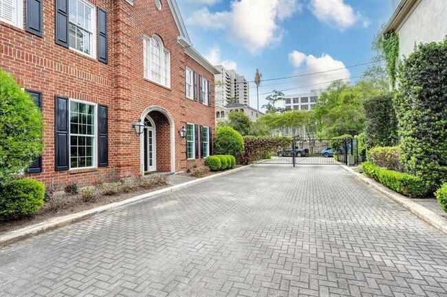 Building Photo - 57 Briar Hollow Ln