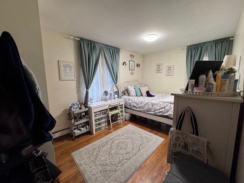 Building Photo - 551 Washington St