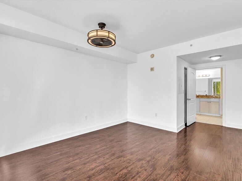 Building Photo - 1830 Radius Dr