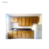 Building Photo - 585 Isham St