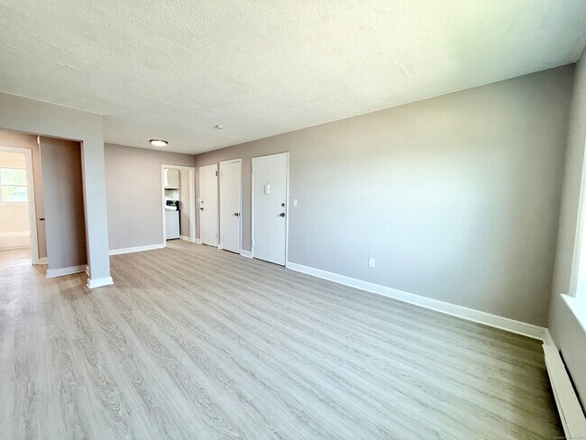 Building Photo - 208 Point Beach Dr