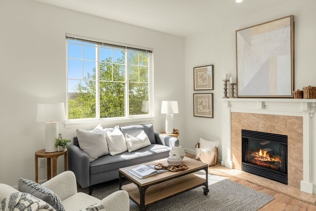 Building Photo - 2Bd/2Ba Issaquah Condo