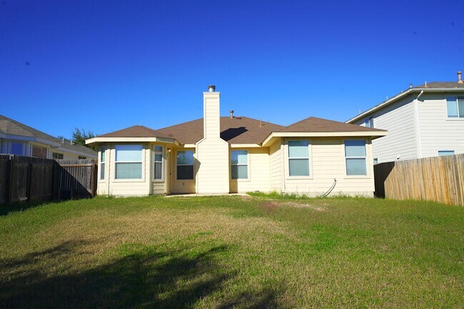 Building Photo - Beautifully Renovated Home Now Available in Converse.  Realtor Commission: $500