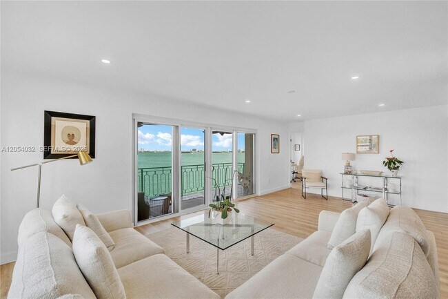 Building Photo - 11111 Biscayne Blvd