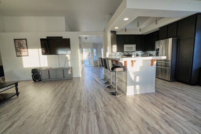 Building Photo - 16087 Bubbling Wells Rd