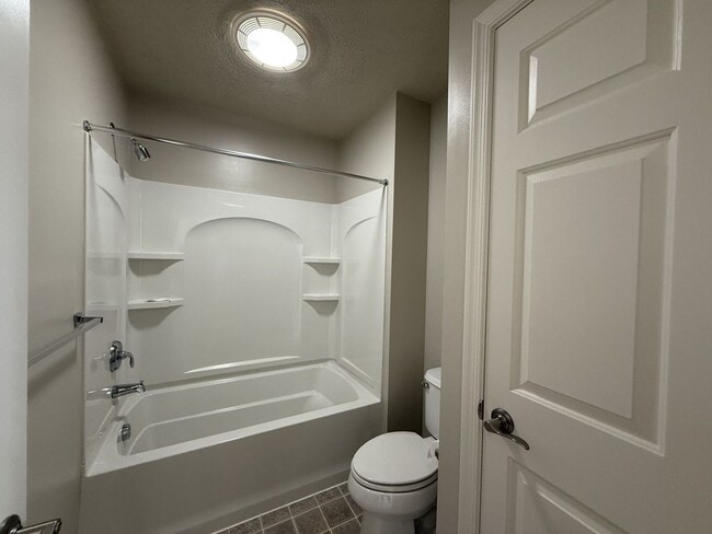 Building Photo - Three Bedroom Collegiate Station Home