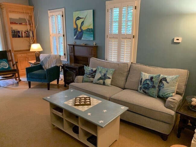 Building Photo - Charming 1BR House in Shelton