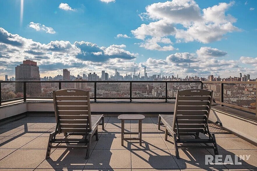 Building Photo - 60 W 125th St