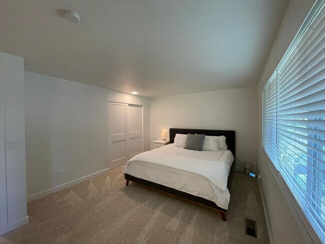 Building Photo - 13540 NE 190th Pl