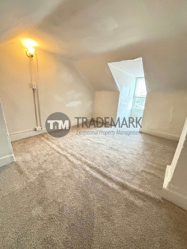 Building Photo - 513 Green St