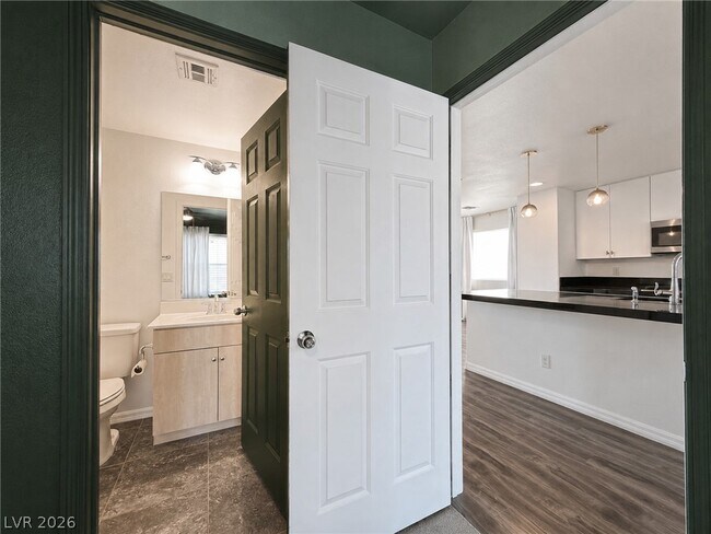 Building Photo - 372 Ambitious St