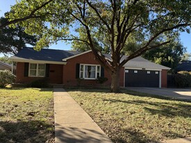 Building Photo - 2202 Crockett St