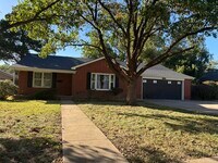 Building Photo - 2202 Crockett St