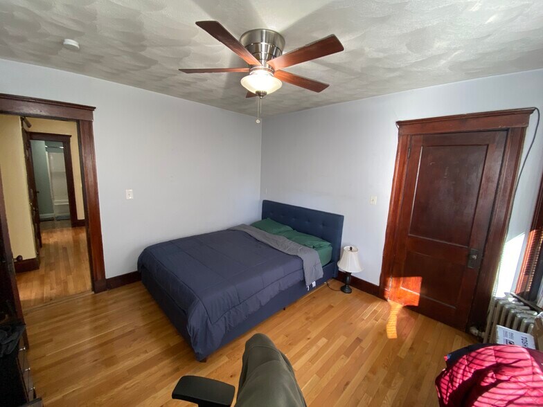 Building Photo - 221 Holland St