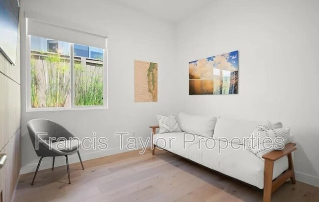 Building Photo - 1042 Alexandra Ln