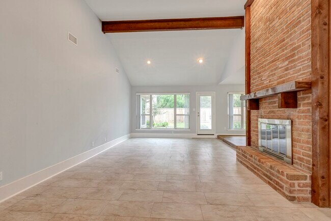 Building Photo - 17 Wishbonebush Rd