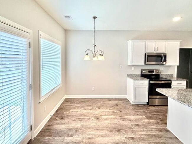 Building Photo - Now Leasing a 4-bedroom 2.5 bath home in Millington. Available Now!